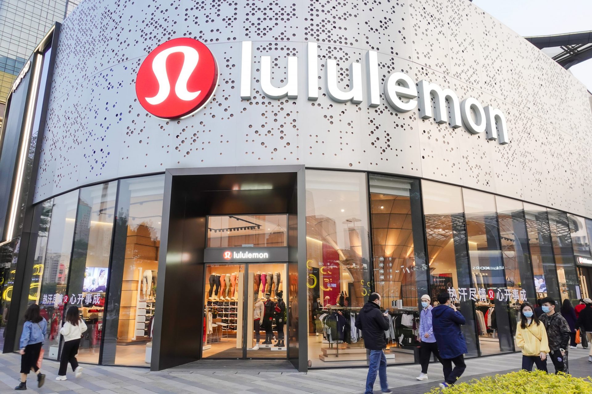 Lululemon Goes Big