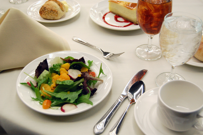 How to Navigate a Formal Place Setting